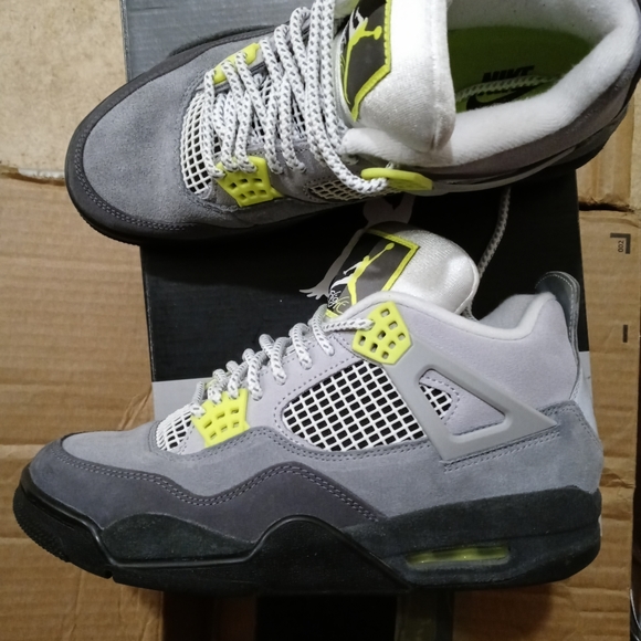 Sneakers - Picture 5 of 7